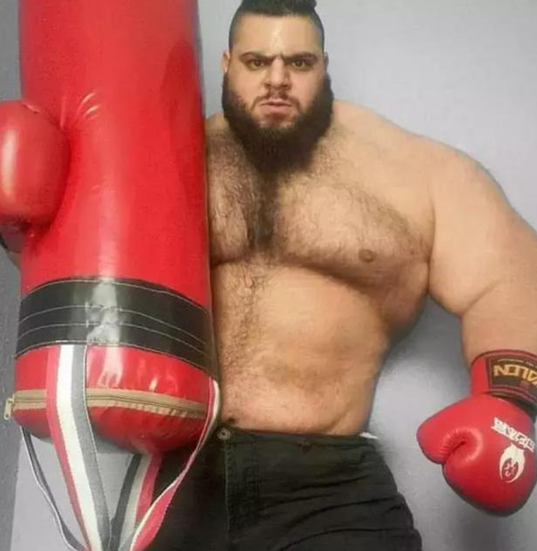 伊朗绿巨人要进军搏击!身高188重185公斤,看他这体魄对手得吓倒