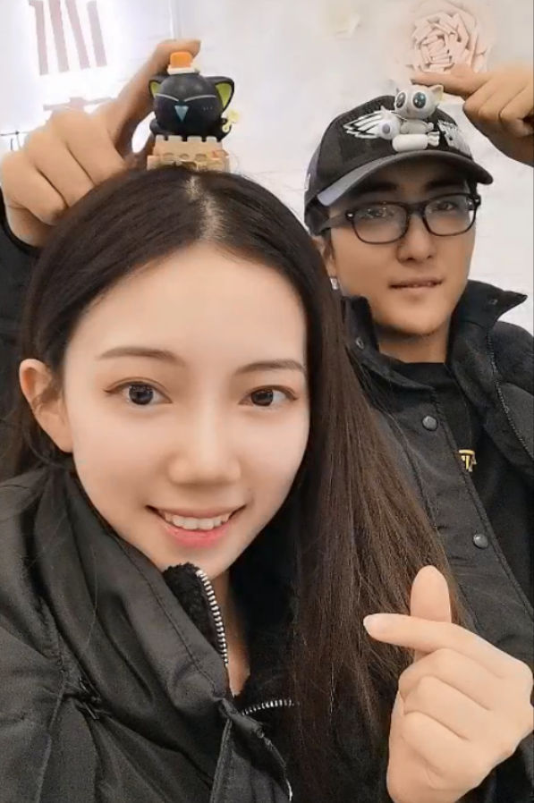 不倒翁皮卡晨男友终于摘掉口罩!