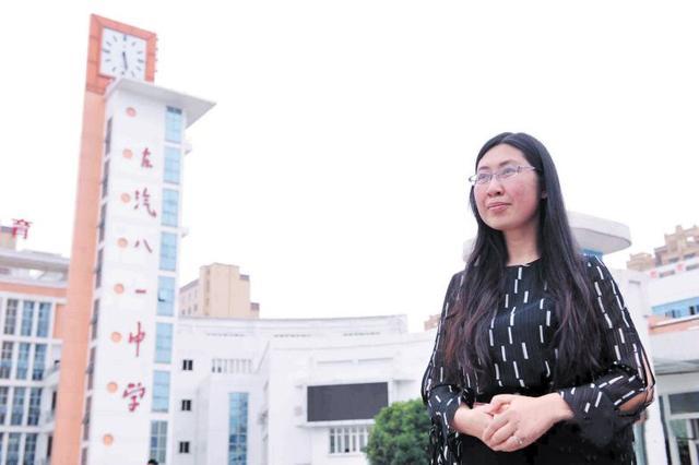 谭千秋逝世时,大女儿谭君子正在北京大学法学院上学.