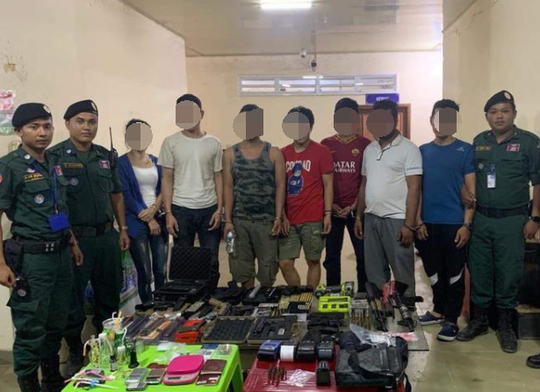 10名中国人在柬埔寨被逮捕，涉嫌绑架非法软禁还走私枪支(图)