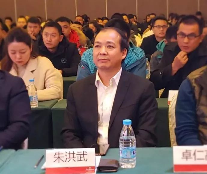 张家界茅岩河旅游开发股份有限公司总经理助理周富辉参加推介会据了解