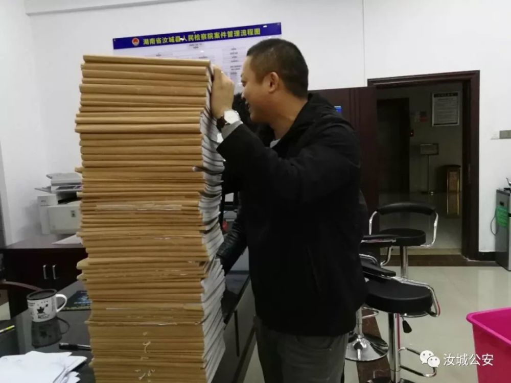 为了将以何旭鹏为首的多次组织实施聚众斗殴,故意伤害等违法犯罪活动