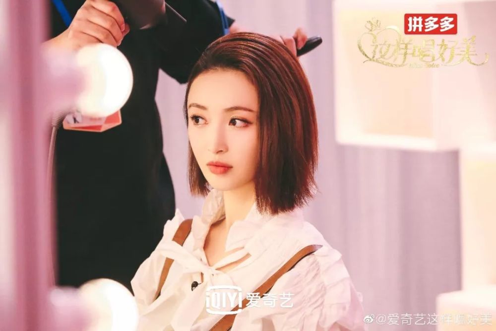 李予溪快女比赛后组成了女子组合,见证了演艺事业从巅峰到低谷.