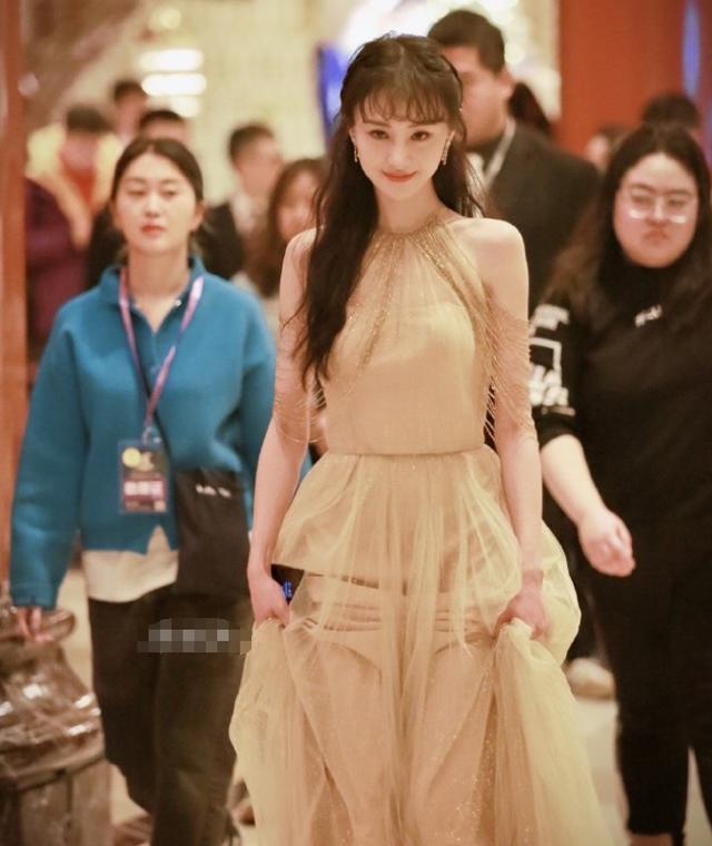 郑爽|整容后遗症？郑爽近照瘦到不敢认，法令纹明显脸部凹陷太僵了