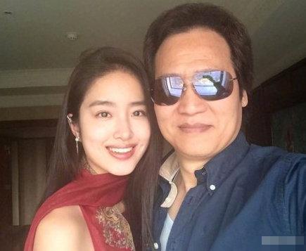 网友,爆料杨采钰已经和刘亦菲干爹陈金飞领证结婚,"不是干爹,是丈夫"