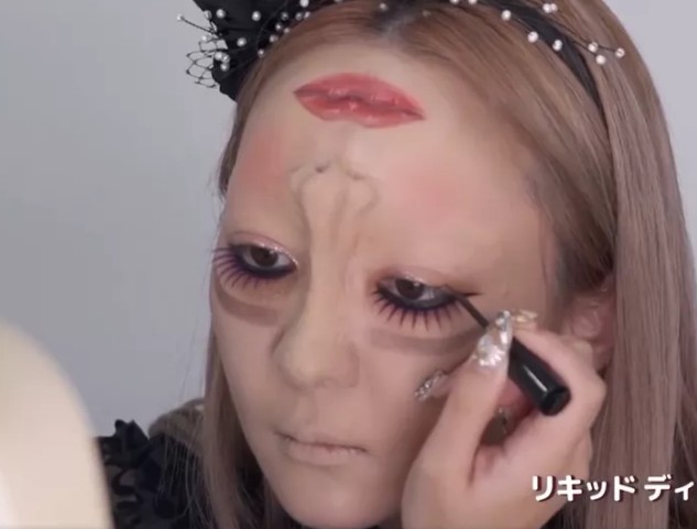 化妆有鸡皮疙瘩(为啥化妆后皮肤疙疙瘩瘩)