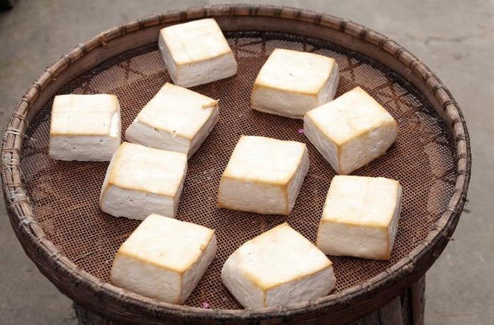 吃不完的豆腐不要放冰箱 1个小方法 放半月不酸不坏 还能很新鲜 腾讯新闻