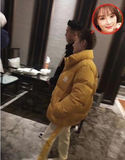 李小璐风波后罕现身，穿598元羽绒服出席饭局，到处敬酒忙社交（组图） - 4