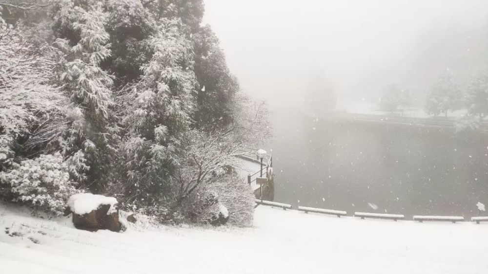 刚刚梅岭下雪了一大波美图来了