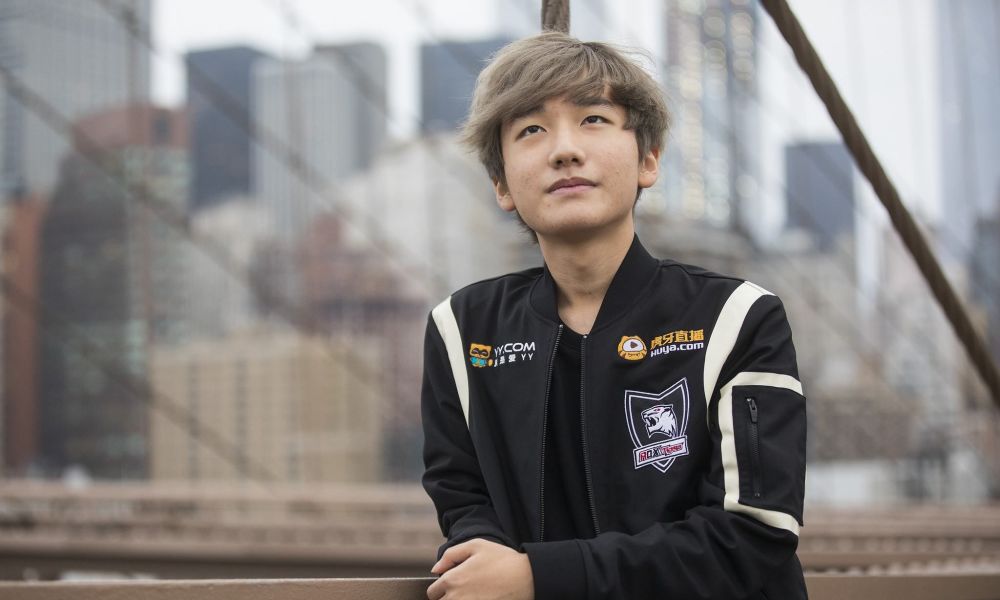 小花生突然被解约,说到很难过这个决定如此仓促,曾经的意气风发还能