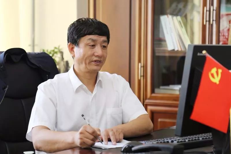 一朝为军人 终身有军魂——记"全国模范退役军人"杨荣