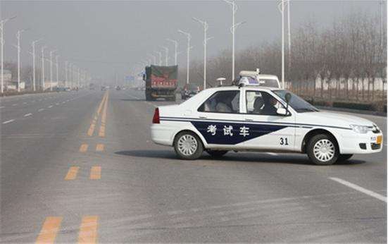 科目三考试中,后方有来往车辆,考生无法进行超车可咋办?