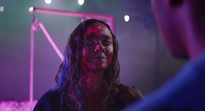 又美又危险尼古拉斯凯奇恐怖片星之彩曝新海报