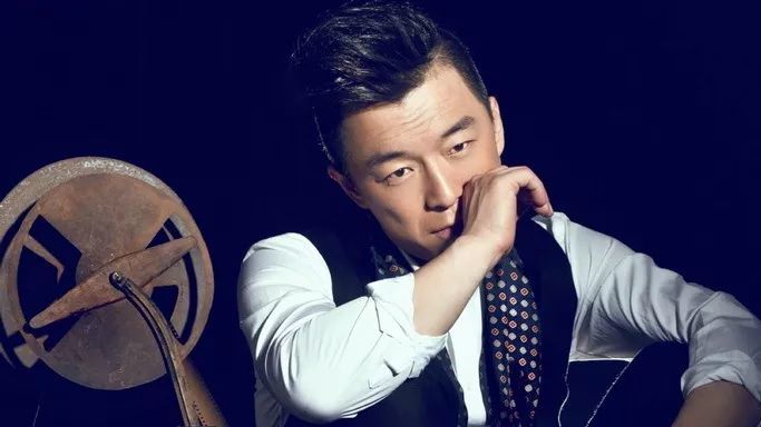 盘点娱乐圈"大器晚成"的男明星!