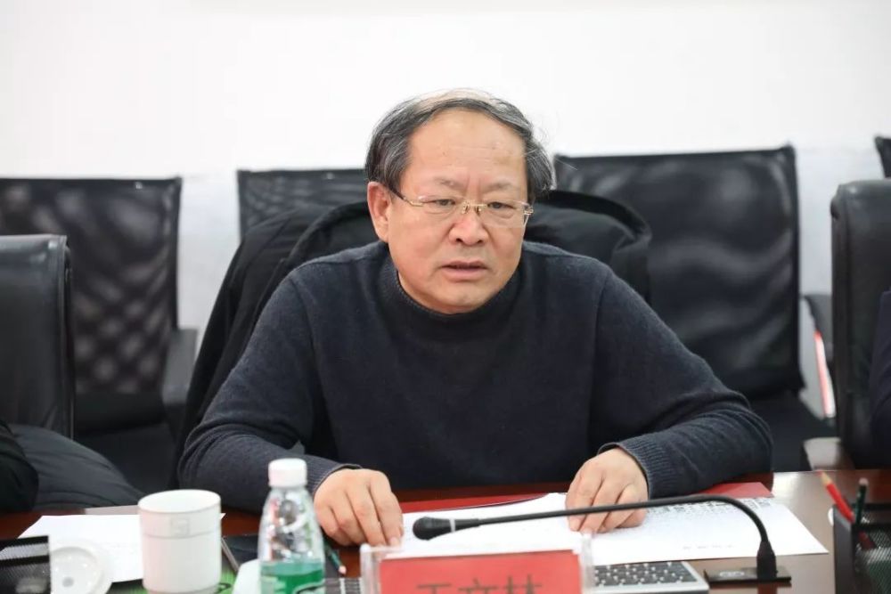 市中院王文林副院長一行蒞臨九原區法院座談交流民商事審判工作