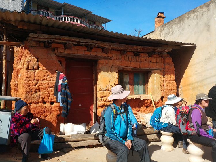 冬日随走昆明双龙乡感受小村庄的质朴与白茅飞舞的浪漫