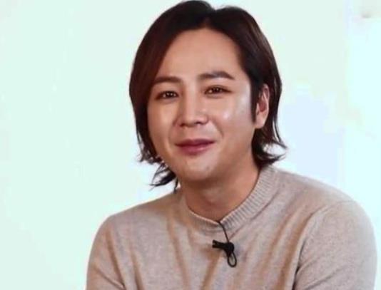 还记得韩国美男张根硕么?因躁郁症吃药七年,如今变成包子脸!