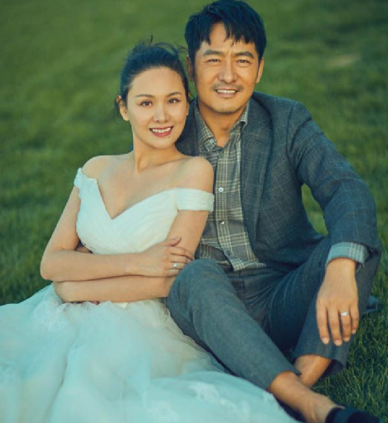 郭晓东生日程莉莎秀恩爱晒聊天记录,看到两人转账的金额,家庭地位一目