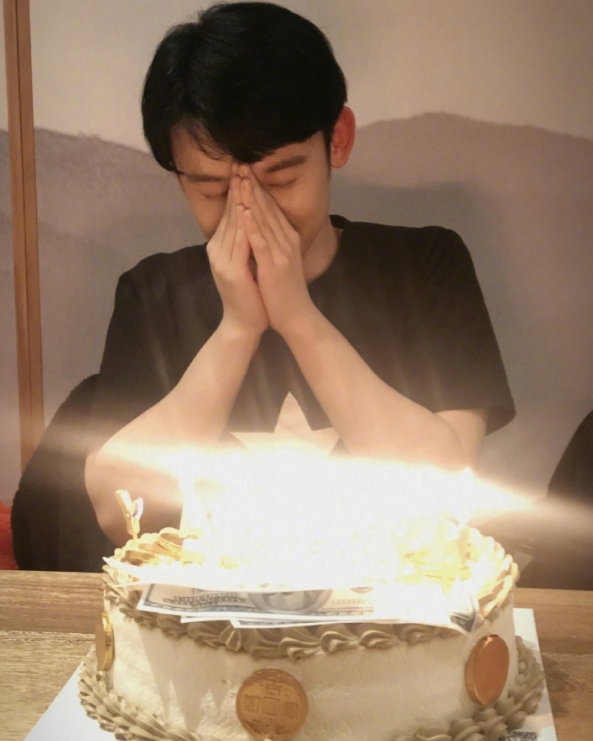 而孙怡也在自己的社交平台上发文为董子健庆生,表示:祝此人生日快乐