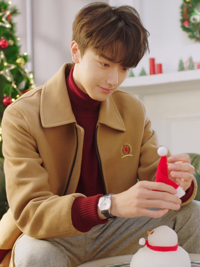 林一解锁圣诞造型,穿高领毛衣配驼色外套,简直是隐藏的时髦精!