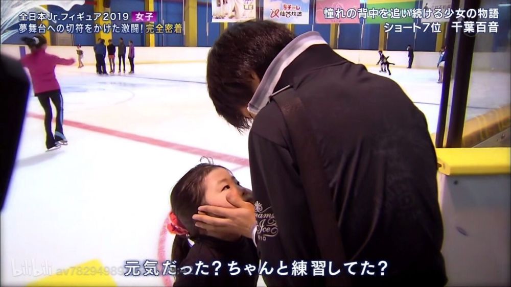 被捧脸的女孩 被送挂坠的男孩 终于和羽生结弦站上了同一片冰场 腾讯新闻