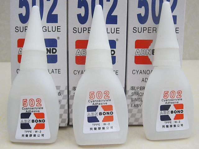 老外作死挑战用502胶水洗澡,跳进浴缸的瞬间,悲剧发生了!