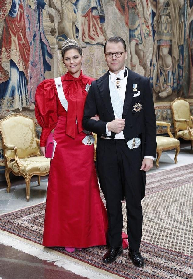 瑞典王室发布小王子4岁生日照梳着油头小偏分完胜乔治路易了