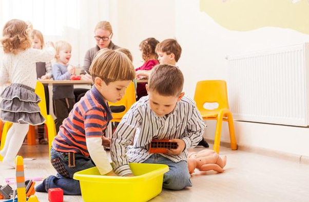 小孩子在一起玩总为玩具打架?认识"攻击性"行为是关键