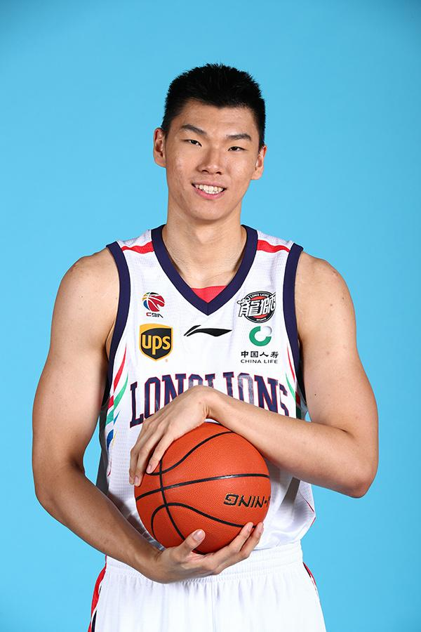 投篮命中率高居联盟第二看死饮水机的范子铭何时才能重回首发