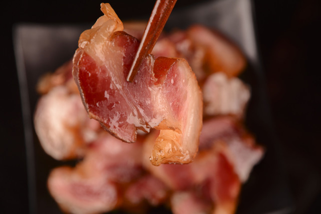 祁县美食,贾令熏肉,熏香沁脾,余味悠长