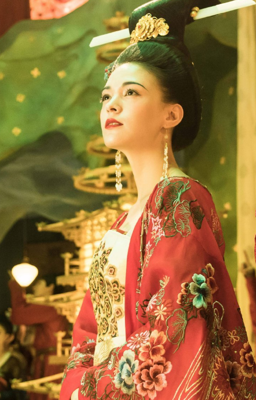 以当年张榕容的这个古装扮相呈现来说,她