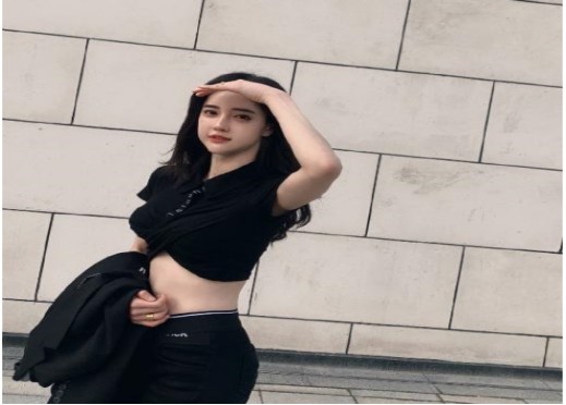 女装一姐艾比撞脸潘南奎!像亲姐妹,网友:整之前更漂亮