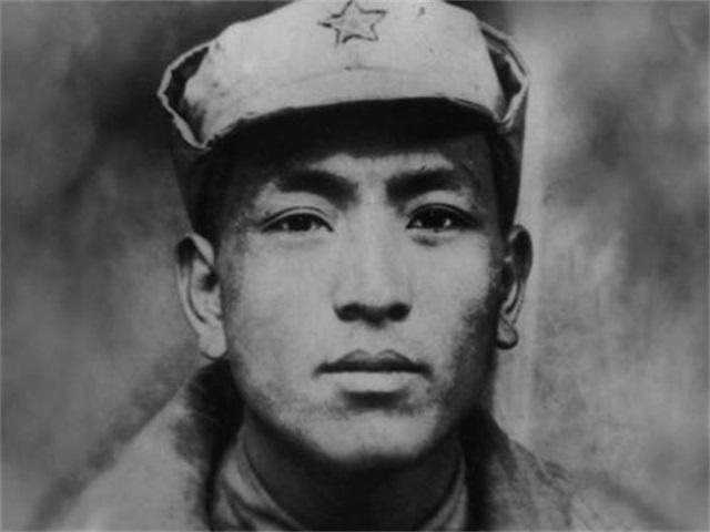 激战至中午,李天佑接到红15团参谋长何德全的电话:团长白志文,政委