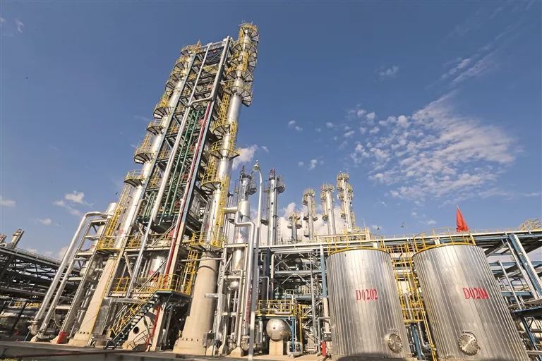 位于榆林榆横工业园区的合成气一步制高碳醇万吨级工业试验装置.