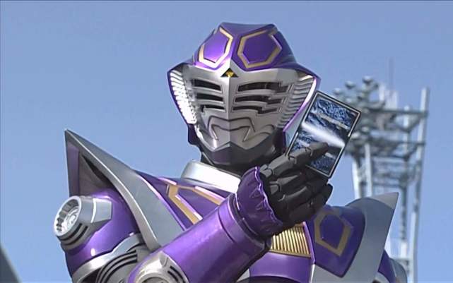 首先就是e哥了,作为死神的e哥实力是超级强大的,身为假面骑士但是谁也