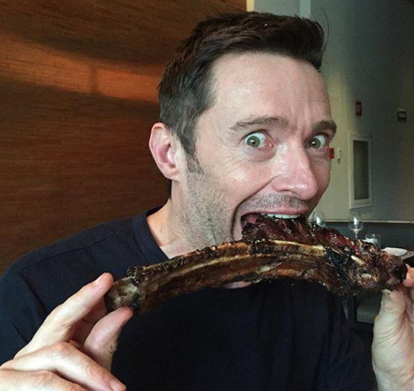 告别《金刚狼》后休杰克曼猛吃高热量食物,网友:吃这么多垃圾食品还不