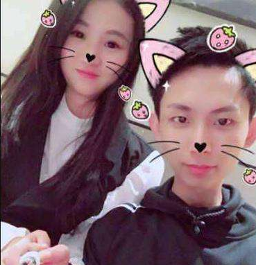 靠女友成人生赢家,梦泪女友素颜照曝光,网友:和梦老师绝配