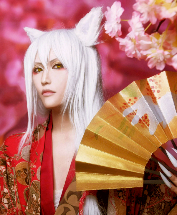 动漫cosplay元气少女缘结神巴卫帅气迷人的coser