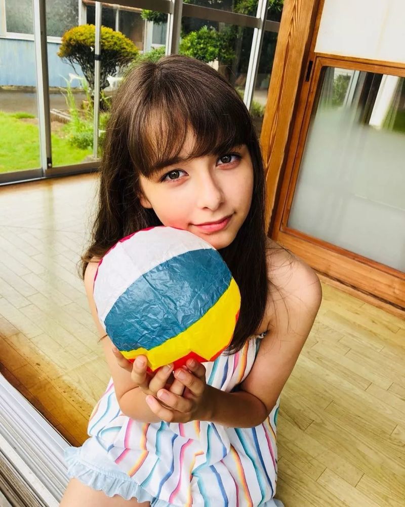 最想私藏的初恋脸15岁五国混血一夜刷屏美得想报警