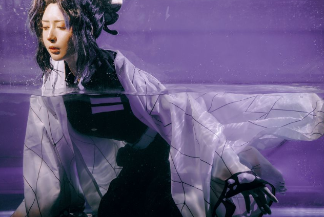 网红小姐姐cos蝴蝶忍全程浸泡在水中结果太美吸人眼球