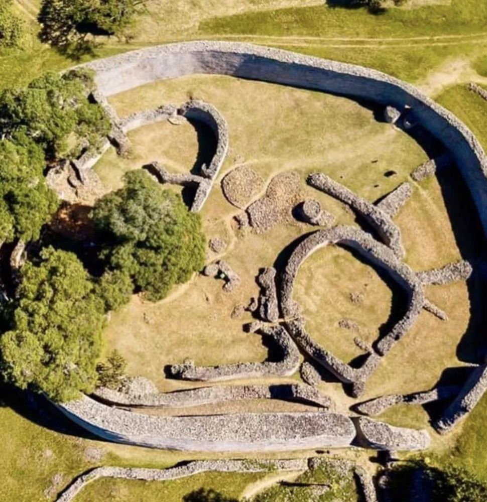 要讲述大津巴布韦城堡的重要地位,一句话便足够了——津巴布韦这个国