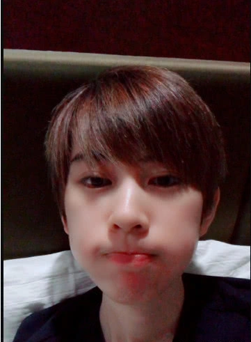 "男装大佬"熊祁被疑整容?素颜照曝光,网友:看了脸我沉默了!