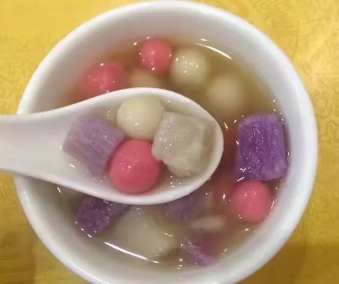 冬节圆有甜,咸两种口味,甜的一般加糖,咸的则是