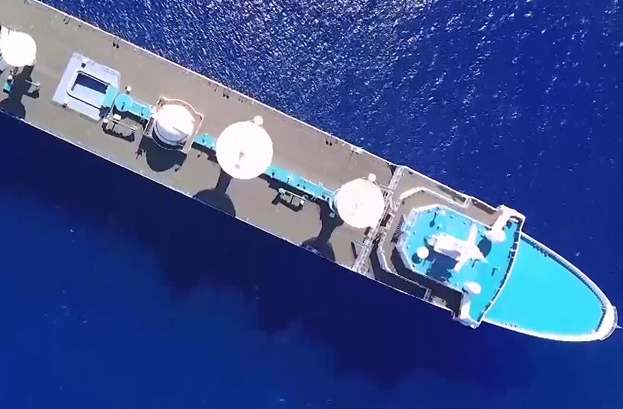 此刻,两艘满载排水量达两万多吨的航天测量船远望5号,7号正在长征五号