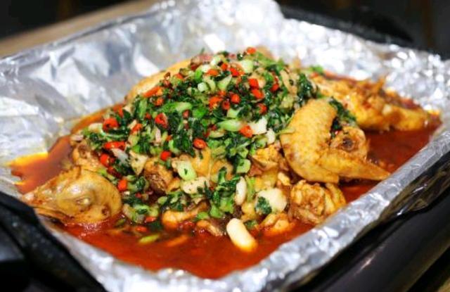 纸上捞菜烤鸡 这个创新鸡肉的做法 让人眼前一亮