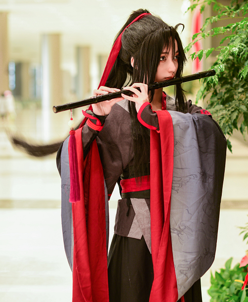 cosplay魔道祖師動漫人物魏無羨風度翩翩的cos小姐姐