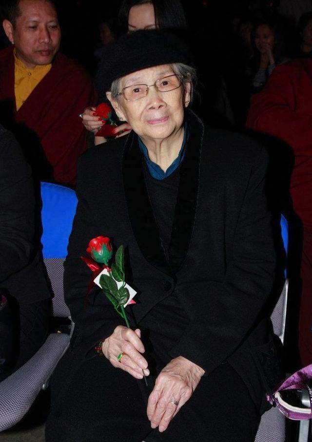 梅启明懒理梅艳芳纪念馆获恶评携女伴街头闲逛,月入10万生活无忧