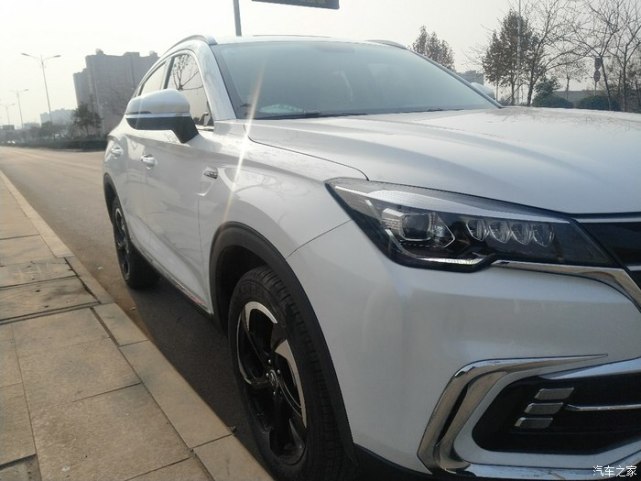 阳光灿烂的日子,大白驹长安cs85 coupe出来撒欢