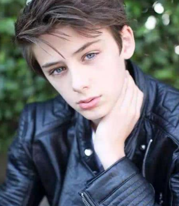 4岁成模特,13岁便走红全球,曾被誉为"世界第一帅"的男孩现状如何?