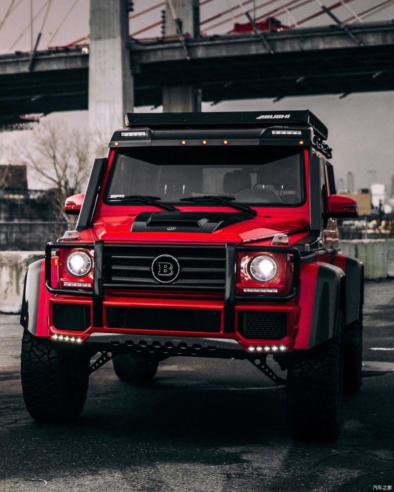 奔驰大g 4x4一下三台,版本略有不同,让大地都为之震撼